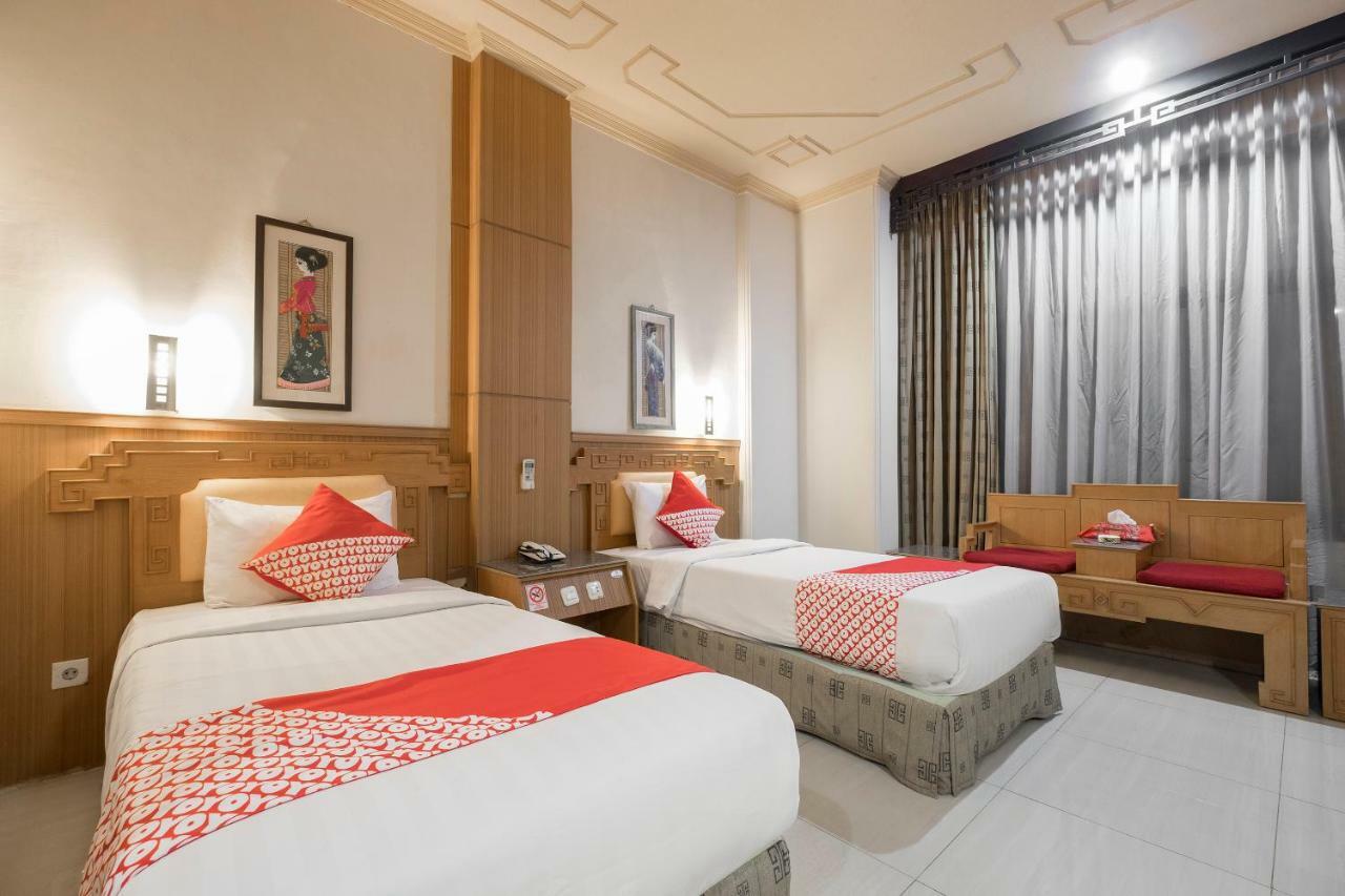Oyo 821 Hotel Dinasti Makassar Exterior foto