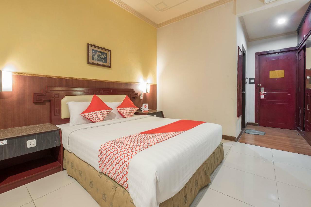 Oyo 821 Hotel Dinasti Makassar Exterior foto
