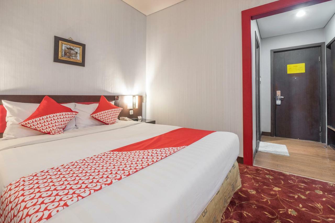 Oyo 821 Hotel Dinasti Makassar Exterior foto
