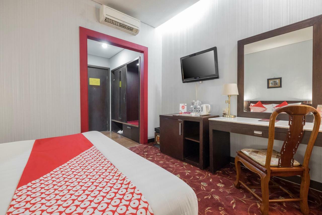 Oyo 821 Hotel Dinasti Makassar Exterior foto