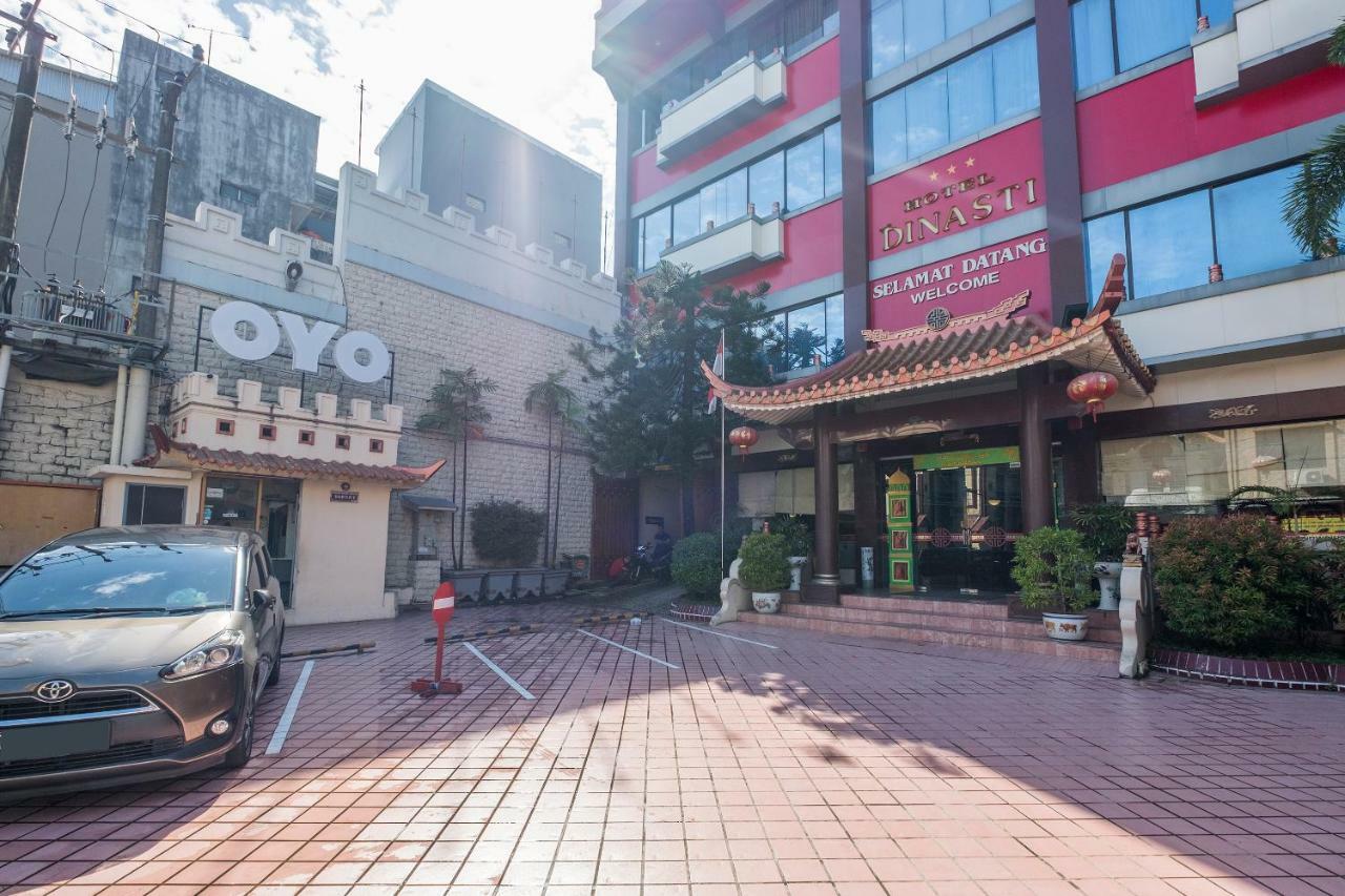 Oyo 821 Hotel Dinasti Makassar Exterior foto