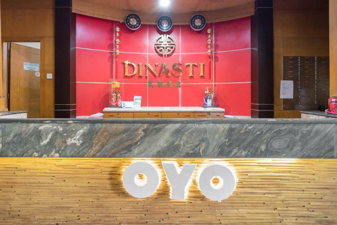 Oyo 821 Hotel Dinasti Makassar Exterior foto