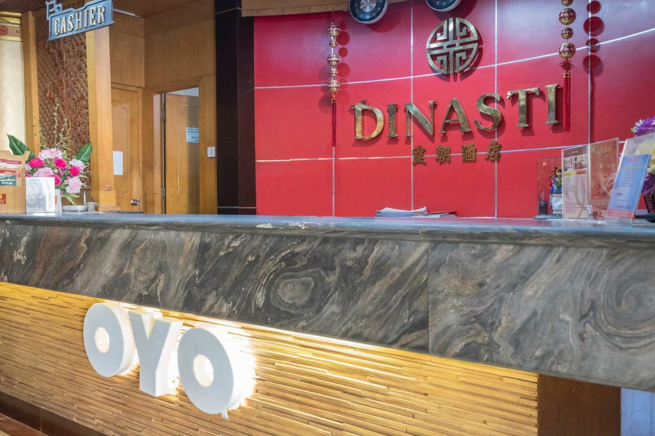 Oyo 821 Hotel Dinasti Makassar Exterior foto